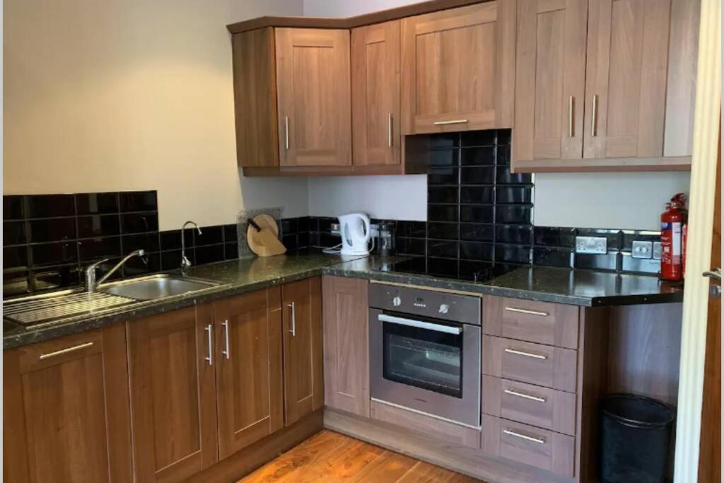 Centre Of Dingle Town - Luxury Holiday Apartment 외부 사진