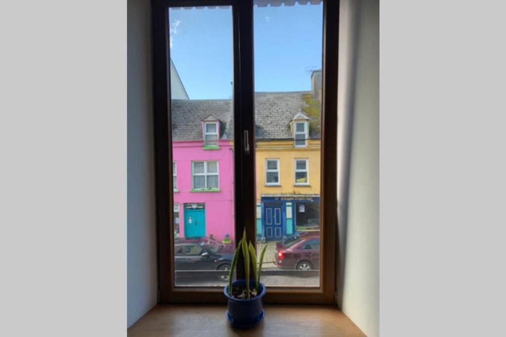 Centre Of Dingle Town - Luxury Holiday Apartment 외부 사진