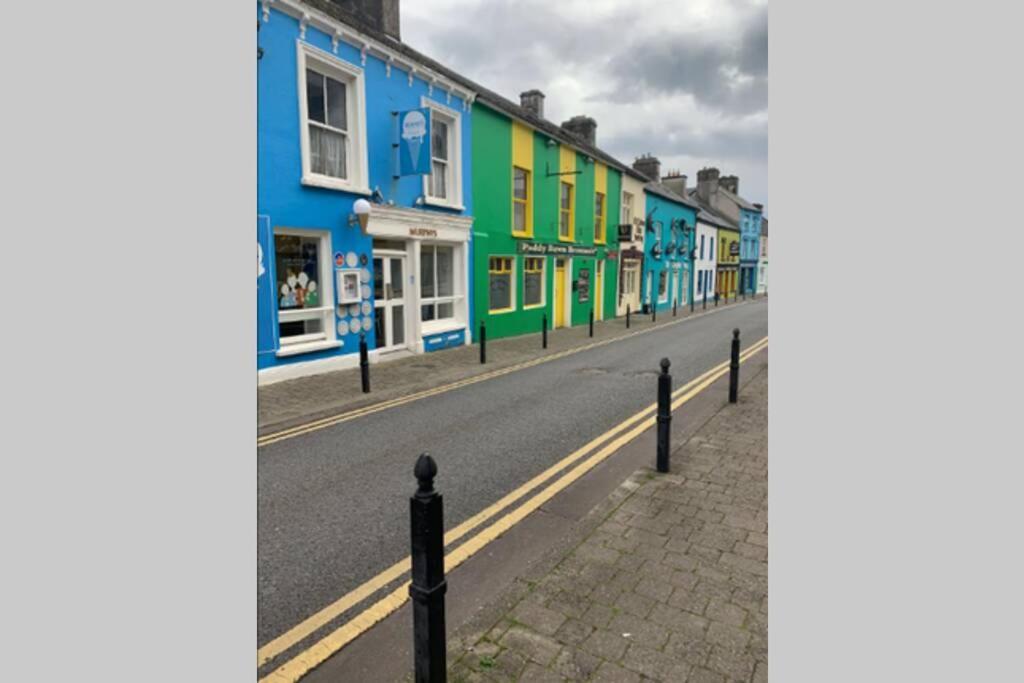 Centre Of Dingle Town - Luxury Holiday Apartment 외부 사진